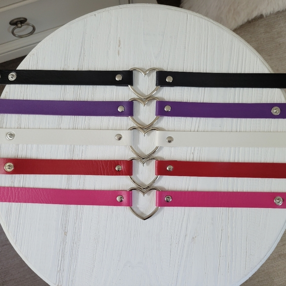 Leather Heart Ring Choker - Picture 5 of 5